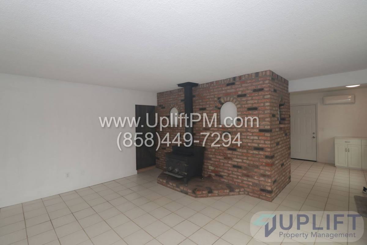 1831 Lilac Rd - Photo 3 of 8