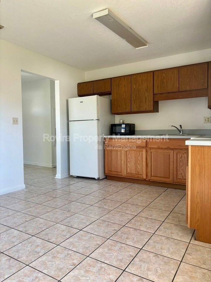 176 Birmingham Dr - Photo 2 of 6