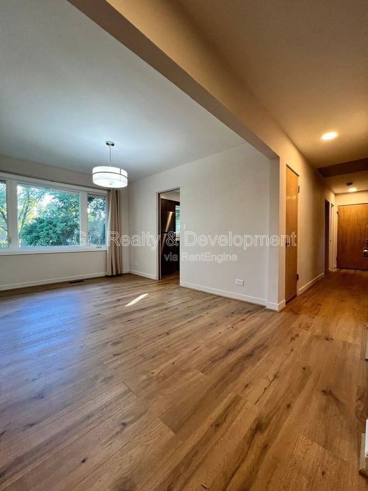 1409 W 53rd Pl - Photo 3 of 6