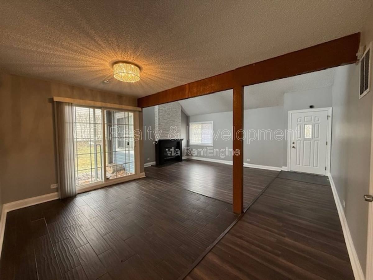 1540 W Beverly Cir - Photo 2 of 10