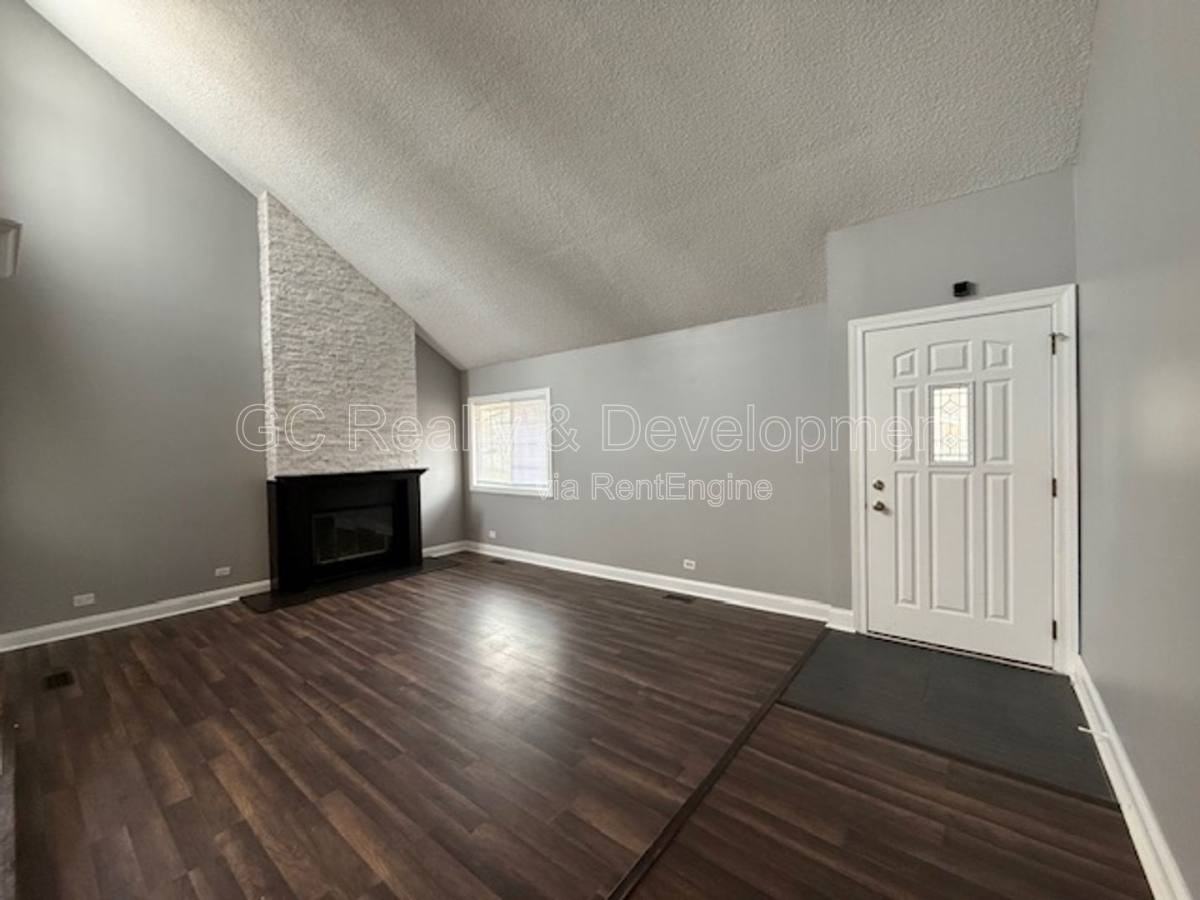 1540 W Beverly Cir - Photo 3 of 10