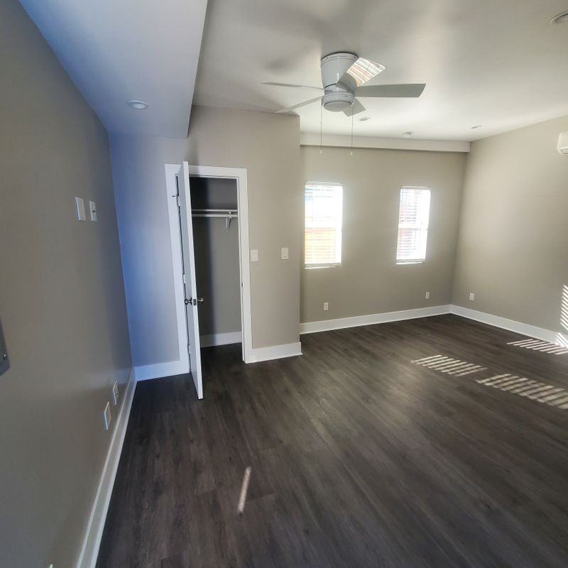 4569 Catalpa St - Photo 3 of 15