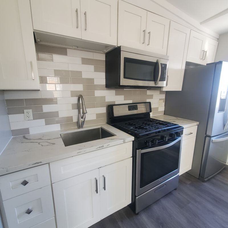 4569 Catalpa St - Photo 4 of 15