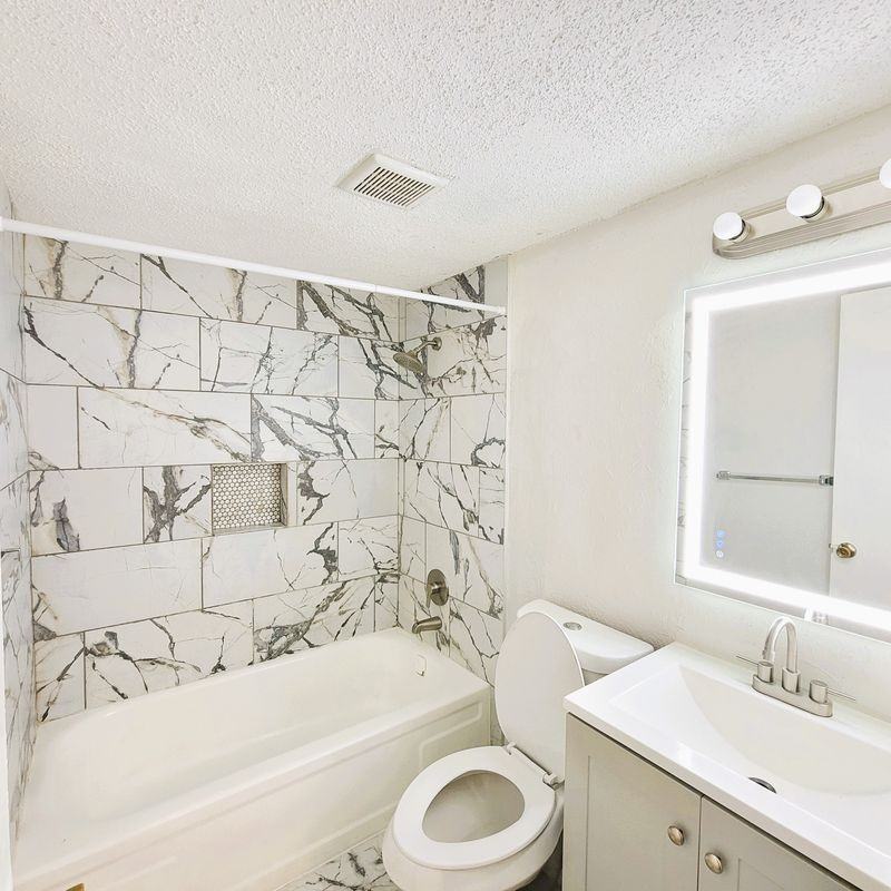 1901 N 10th St - Photo 4 of 9