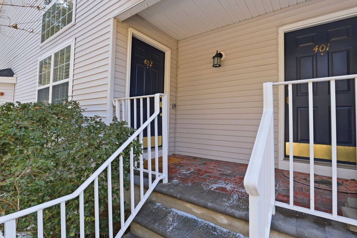 402 Dalton Ct - Photo 2 of 26