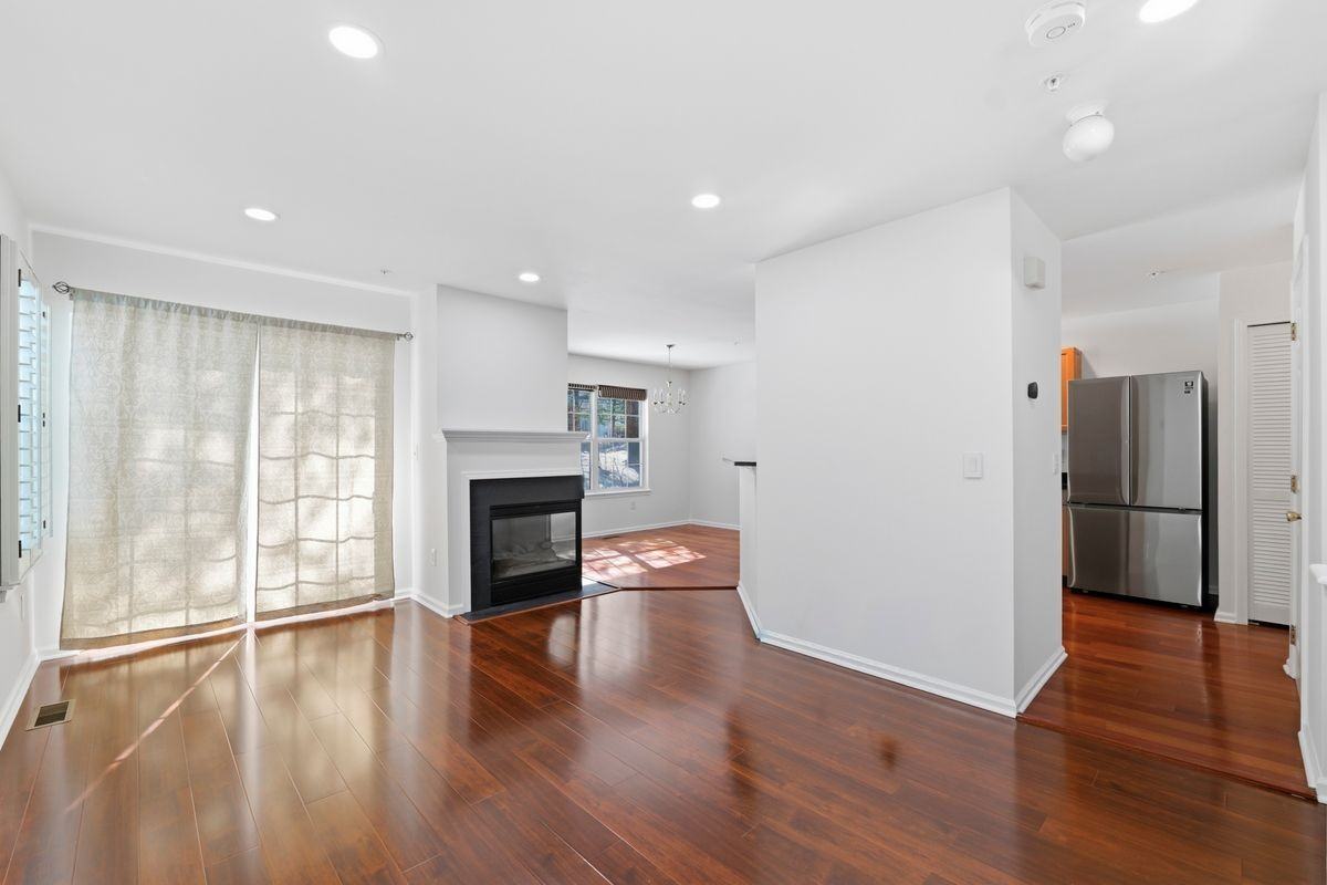 402 Dalton Ct - Photo 5 of 26