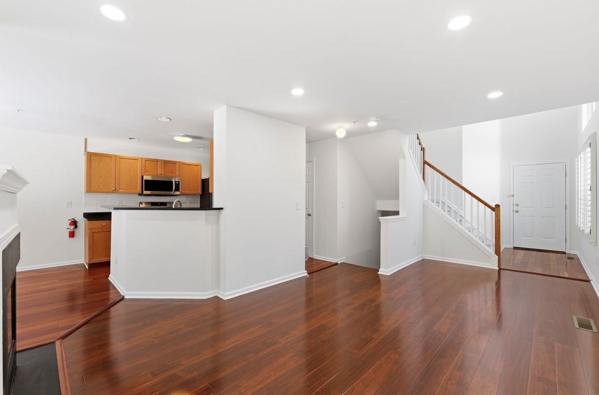 402 Dalton Ct - Photo 6 of 26