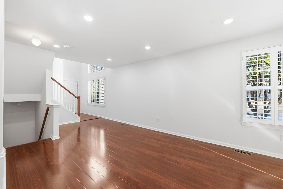 402 Dalton Ct - Photo 7 of 26