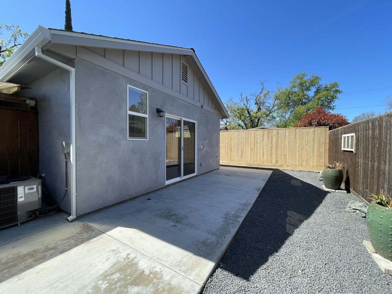 266 E 6th Ave #1 - Photo 4 of 12