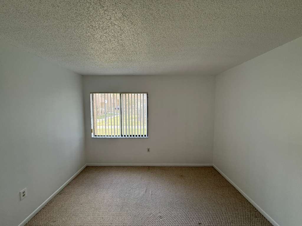 5333 Vineland Rd #1 - Photo 6 of 21