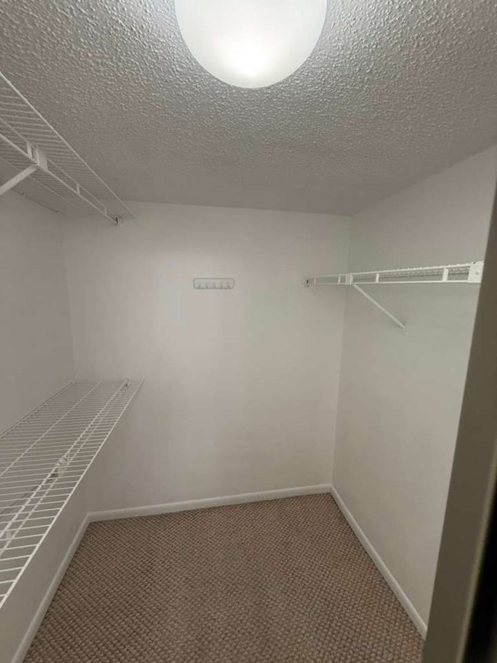 5333 Vineland Rd #1 - Photo 3 of 21