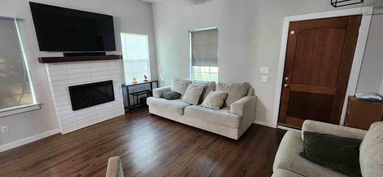 1005 3rd St - Photo 2 of 16