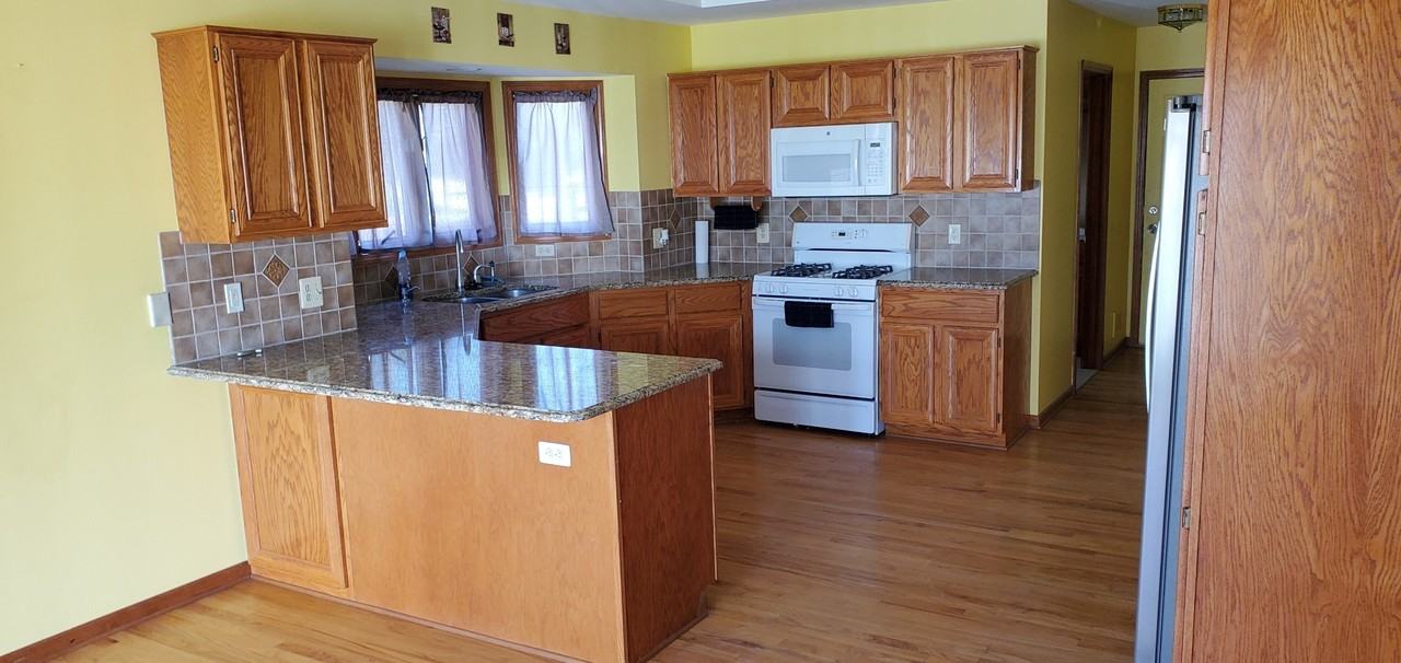 21391 Marina Cir #1 - Photo 4 of 11