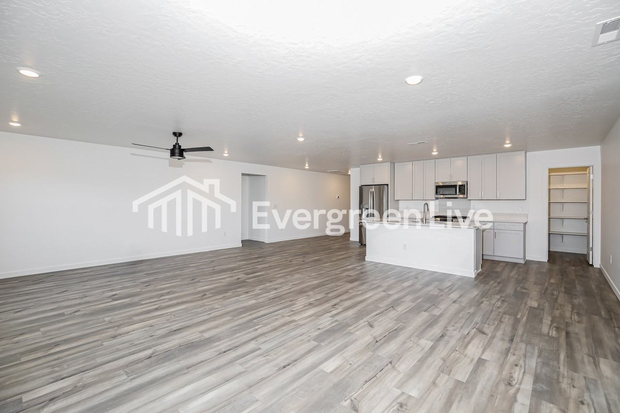 15206 Nimbus Way - Photo 4 of 16