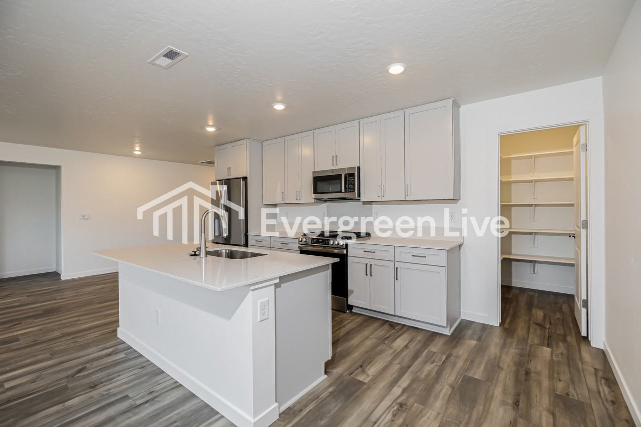 15206 Nimbus Way - Photo 6 of 16