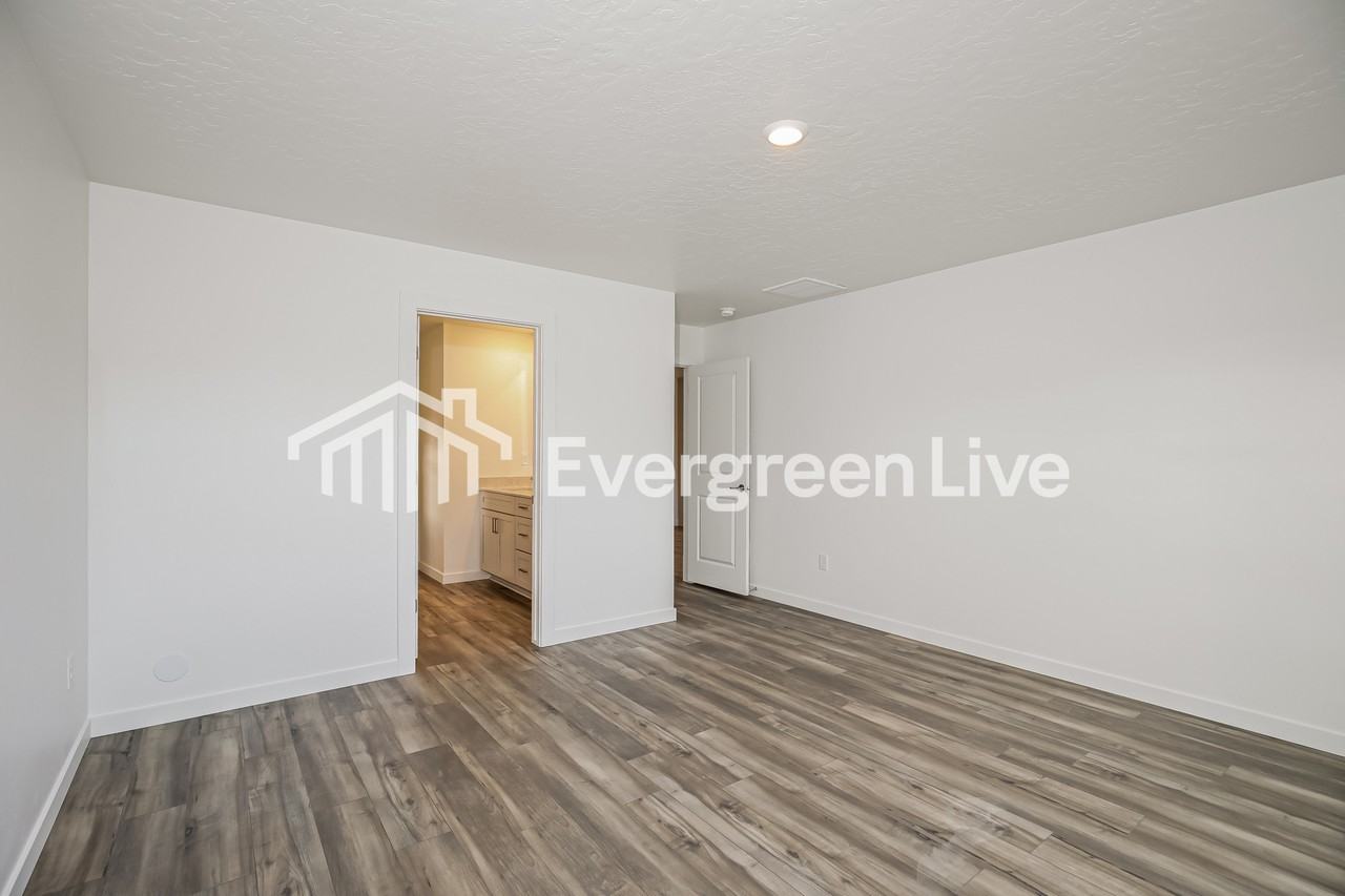 15206 Nimbus Way - Photo 7 of 16