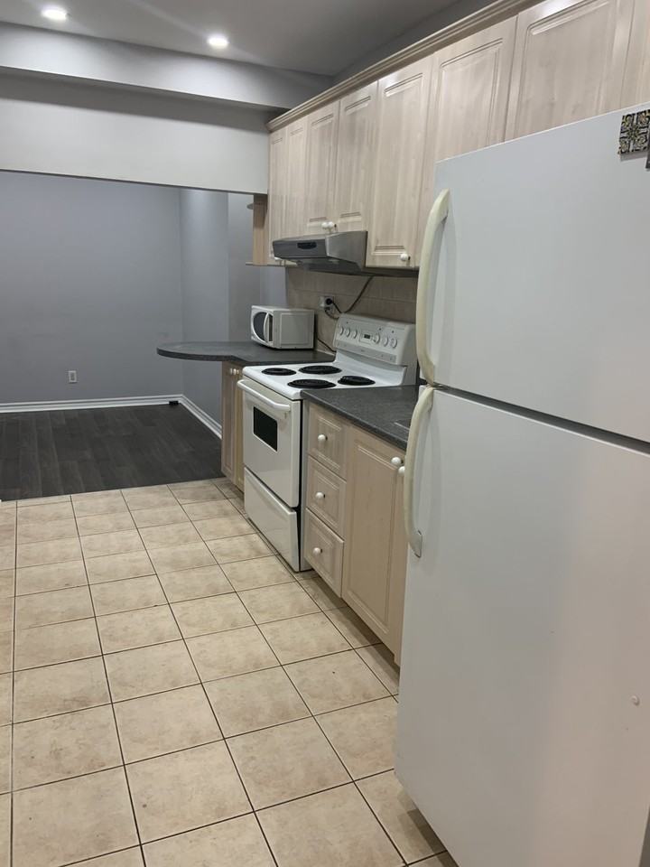 560 Bathurst St #101 - Photo 4 of 11