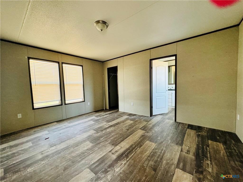 3037 Barr Ln - Photo 5 of 26