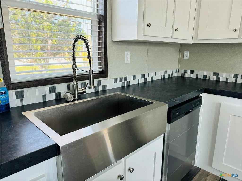 3037 Barr Ln - Photo 2 of 26