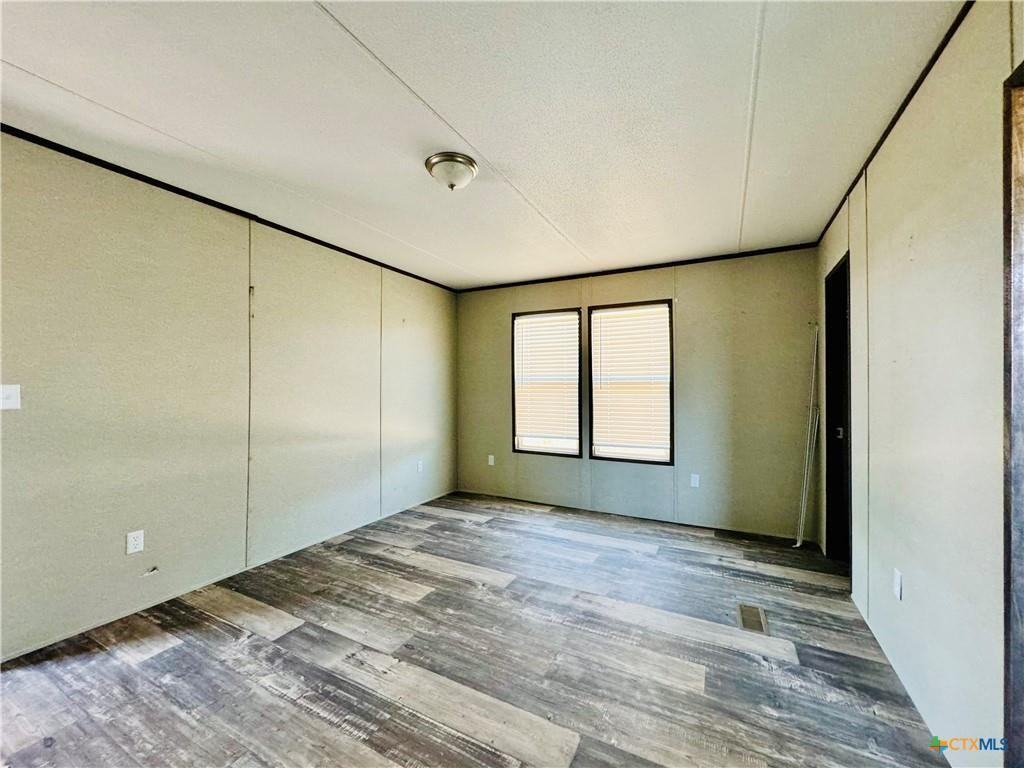 3037 Barr Ln - Photo 5 of 26