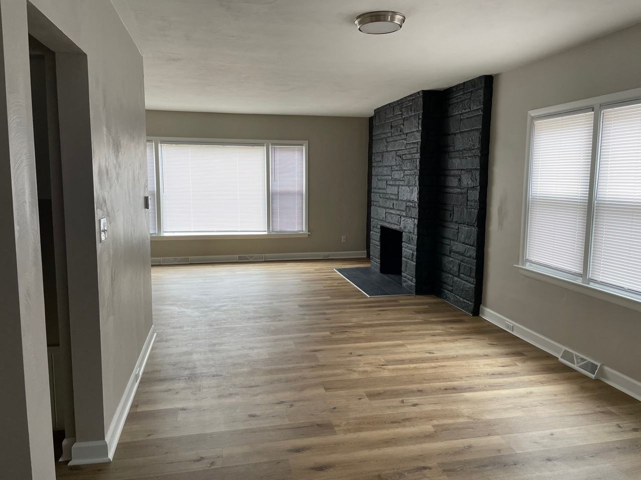 1066 Northview Dr - Photo 3 of 50