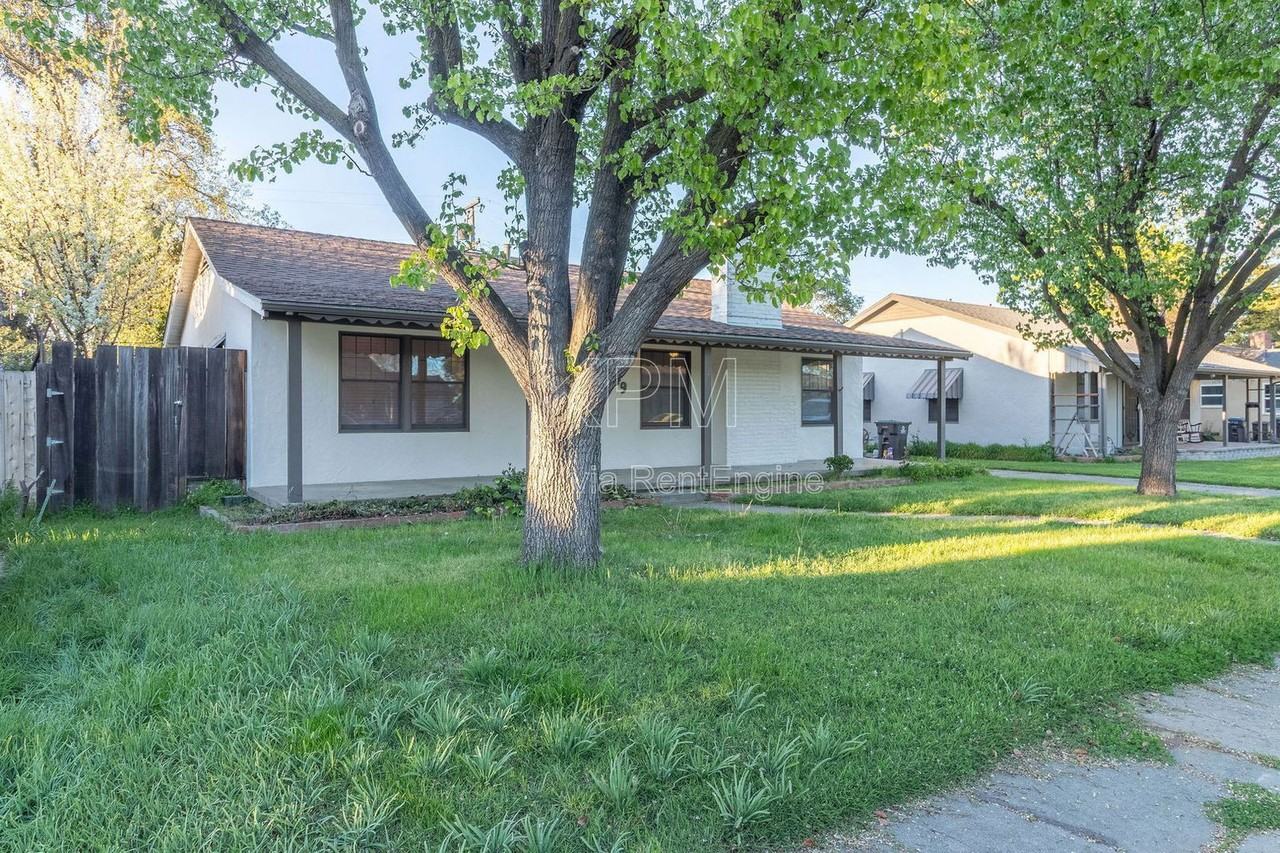 1749 Christina Ave - Photo 3 of 32