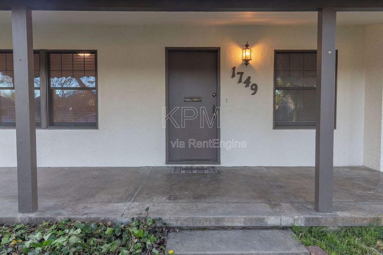 1749 Christina Ave - Photo 4 of 32