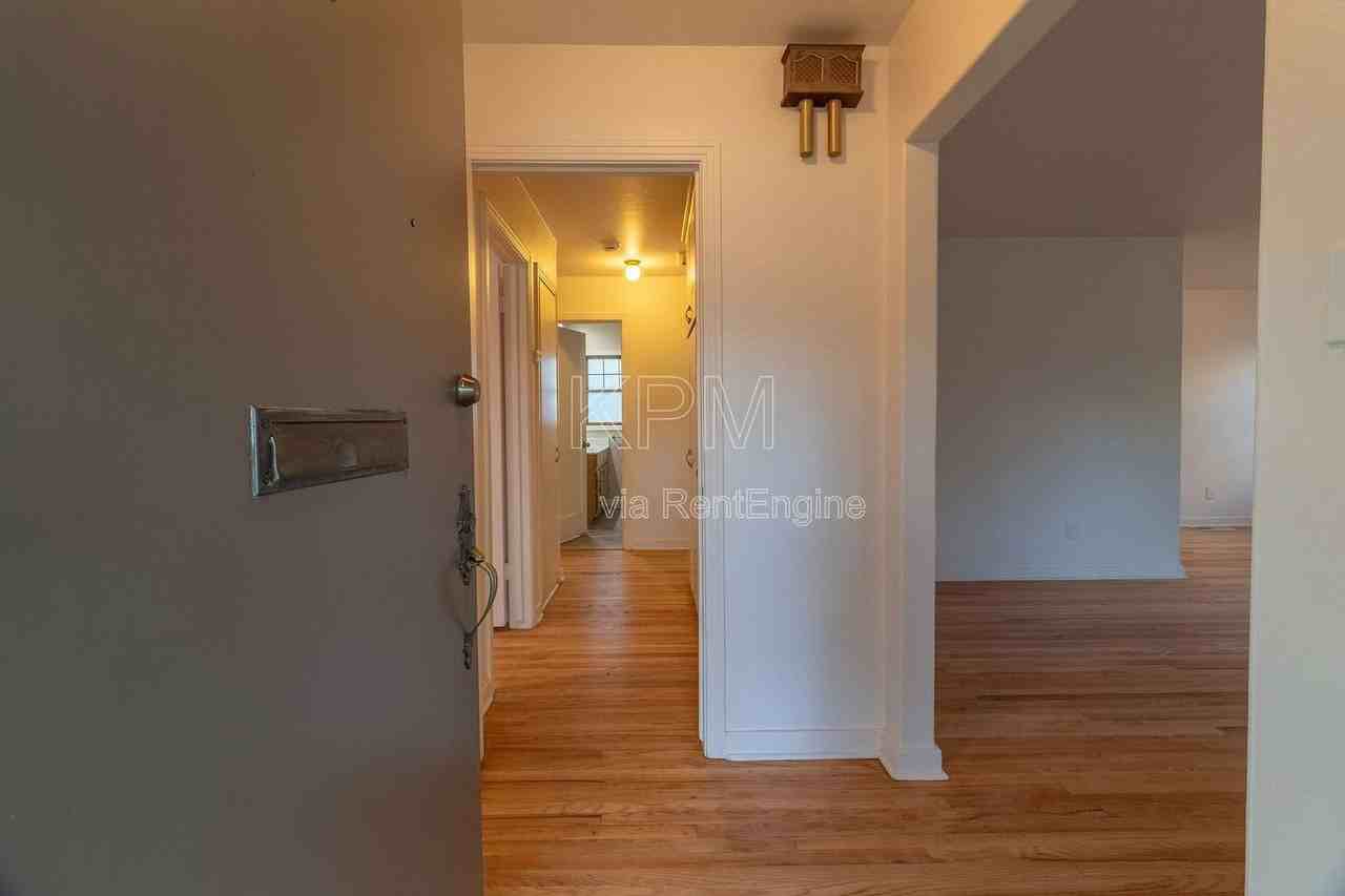 1749 Christina Ave - Photo 5 of 32