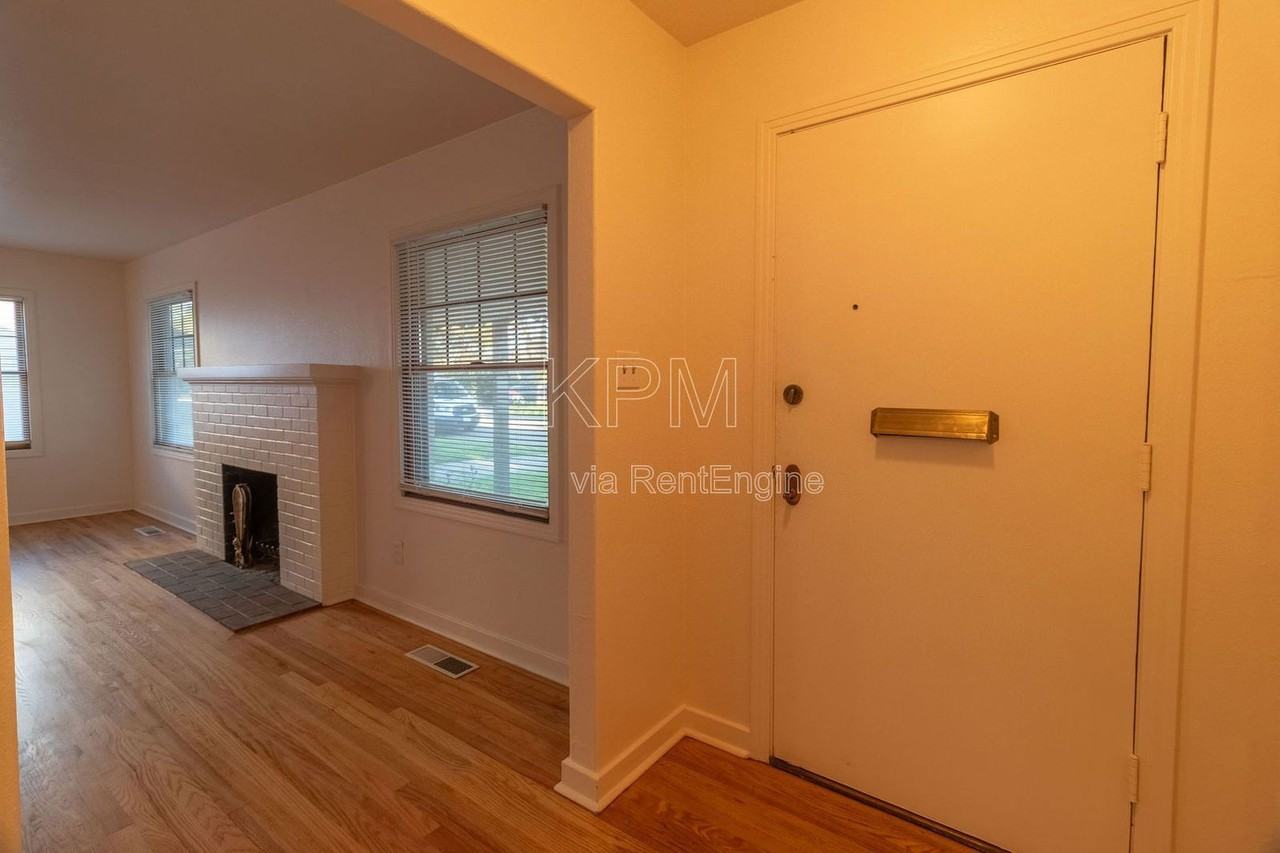 1749 Christina Ave - Photo 6 of 32