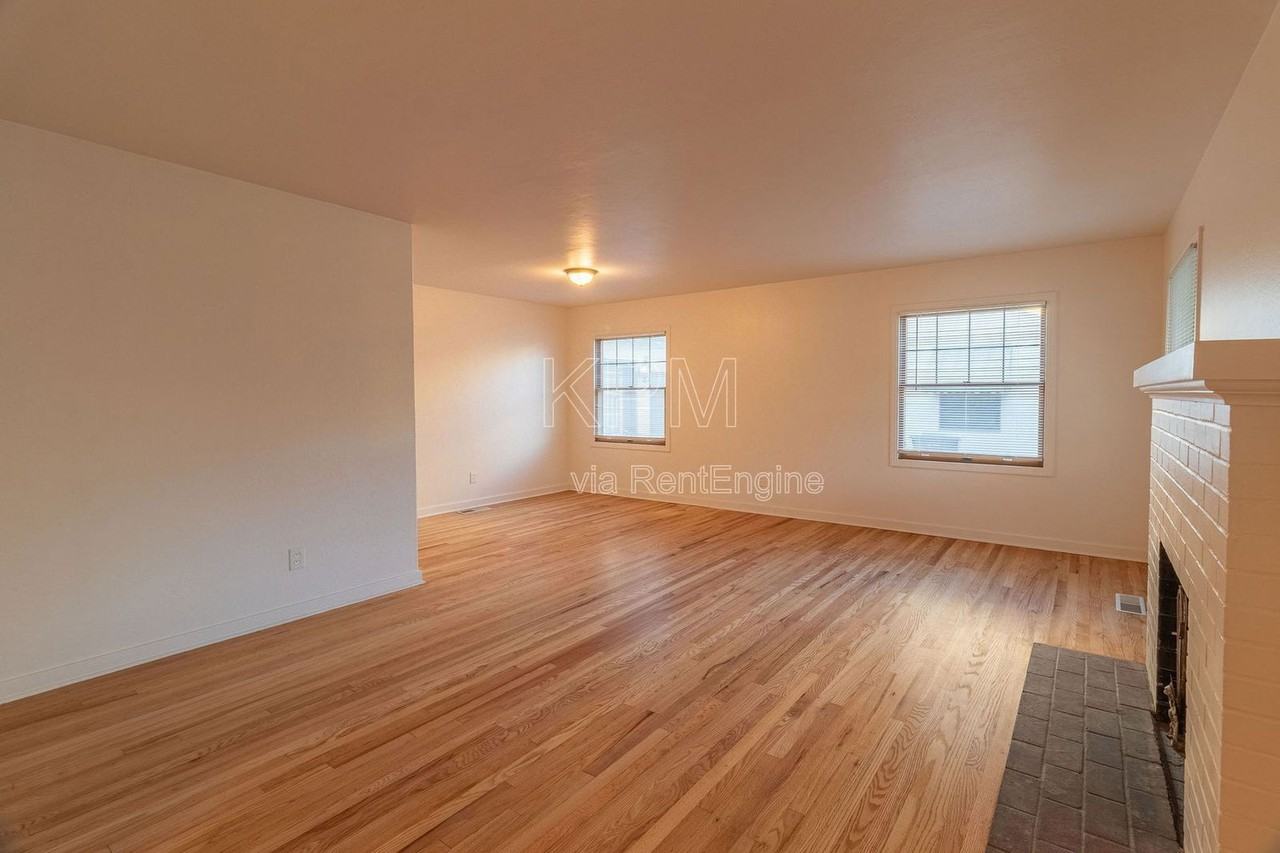 1749 Christina Ave - Photo 7 of 32