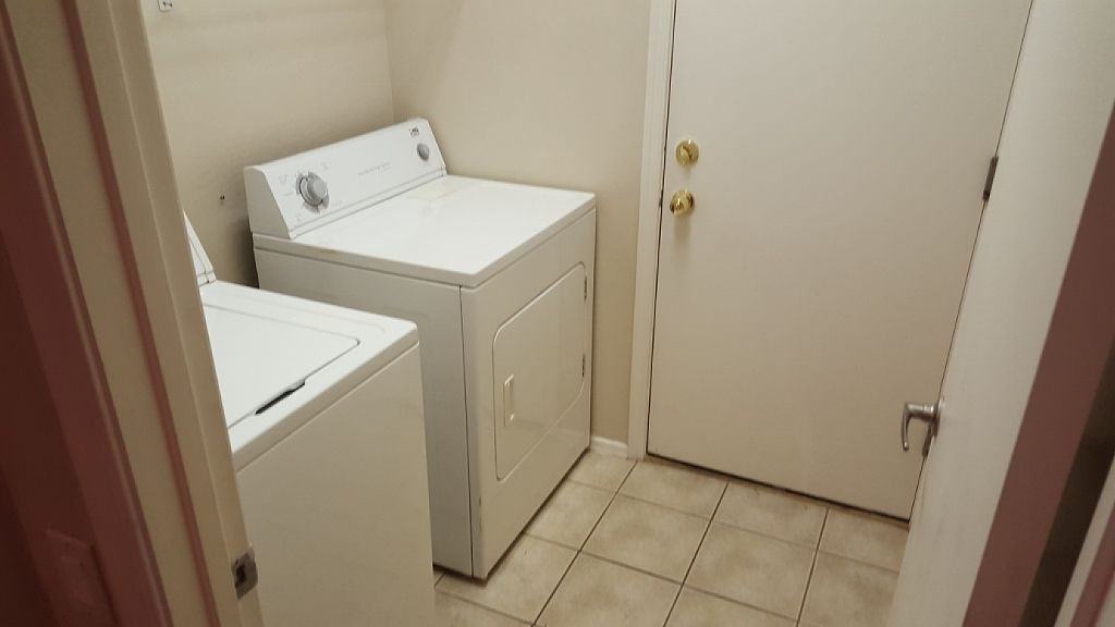 17190 W Desert Ln - Photo 3 of 12