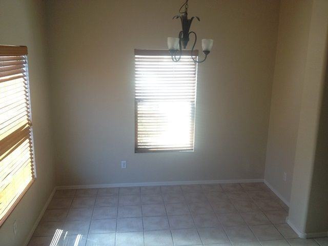 17190 W Desert Ln - Photo 4 of 12