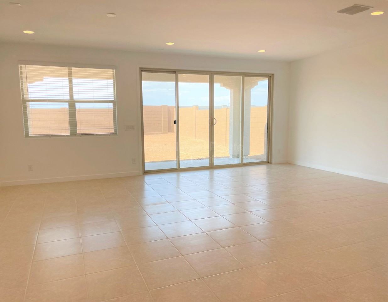 9426 W Devonshire Ave - Photo 2 of 23