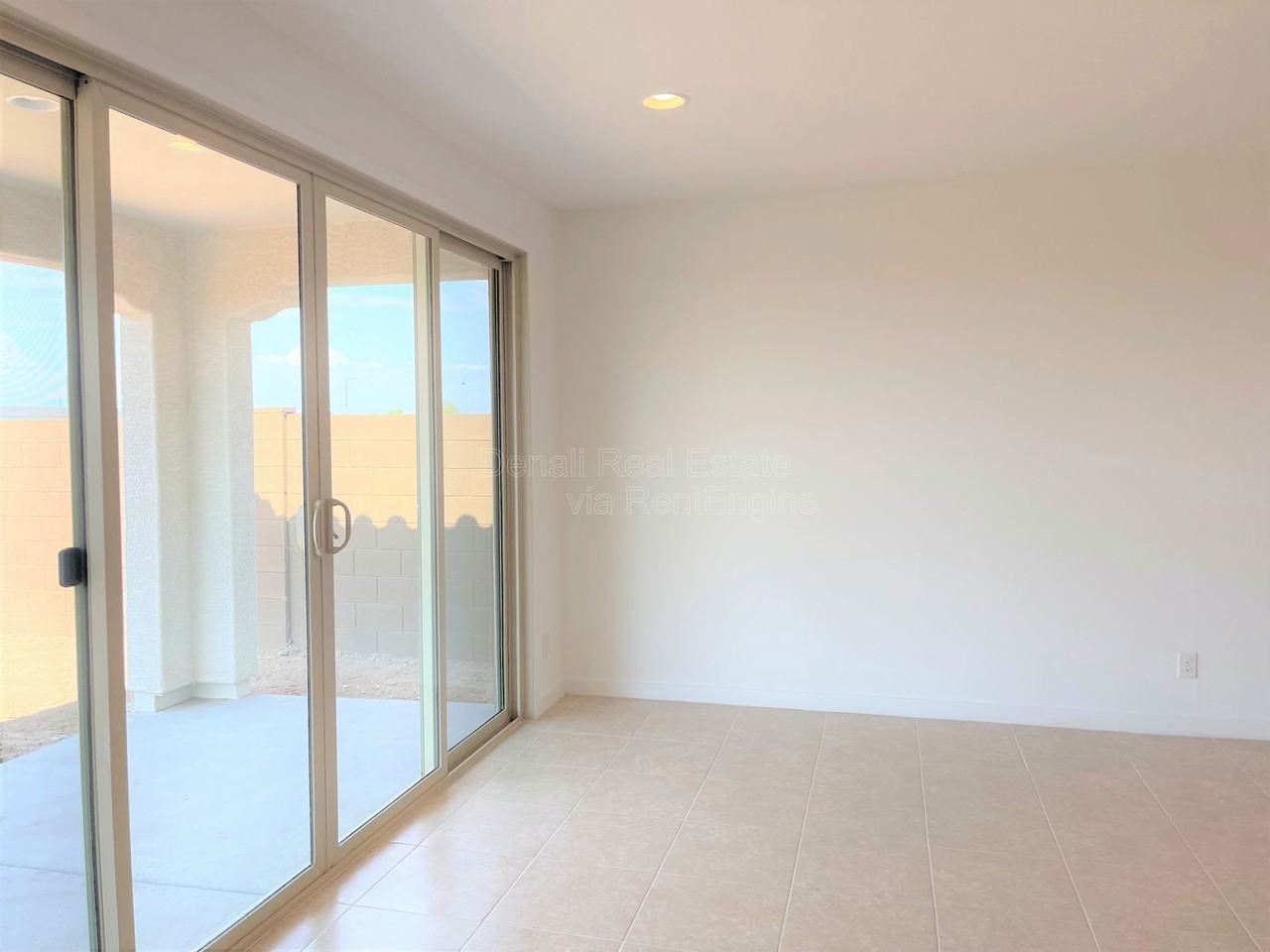 9426 W Devonshire Ave - Photo 3 of 23