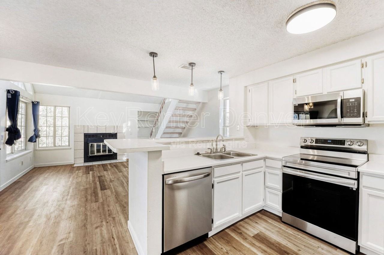 13704 E Lehigh Ave #B - Photo 7 of 18