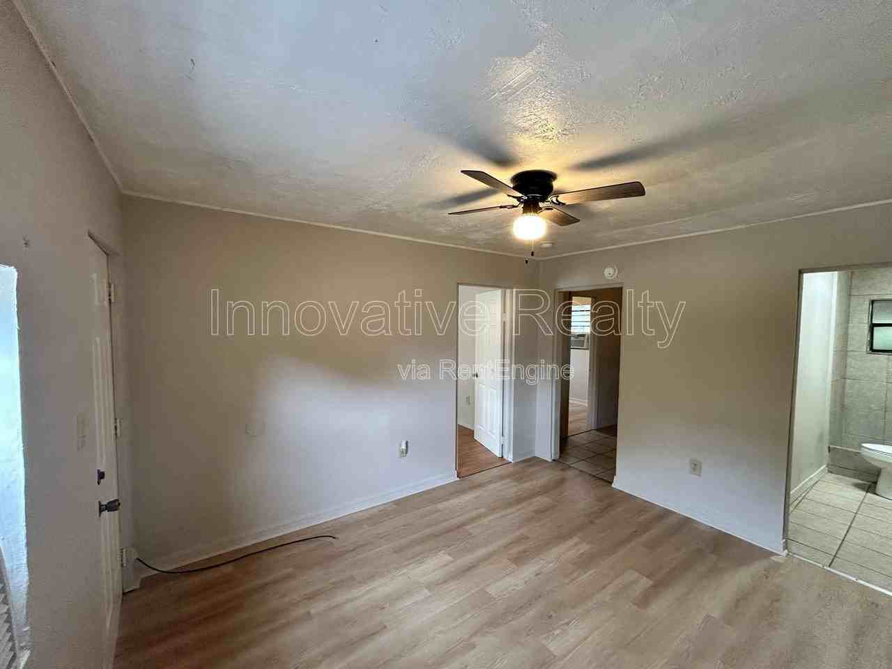 517 E 5th St #B - Photo 3 of 13