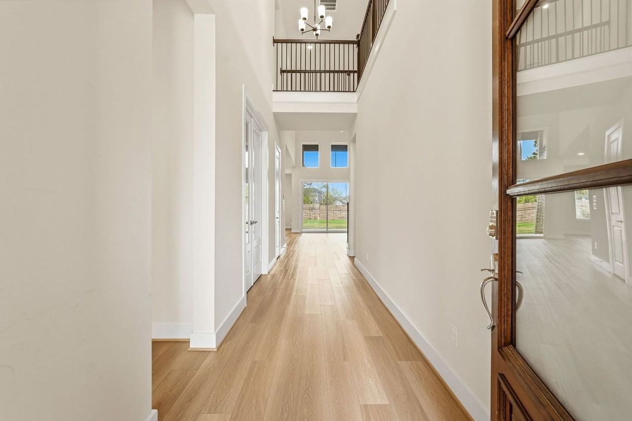 4615 Bridgewood Dr - Photo 2 of 26