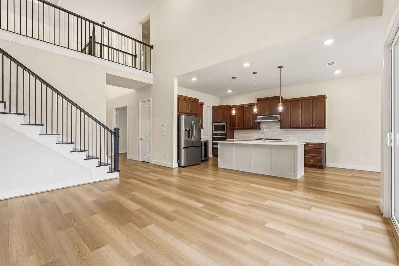 4615 Bridgewood Dr - Photo 6 of 26