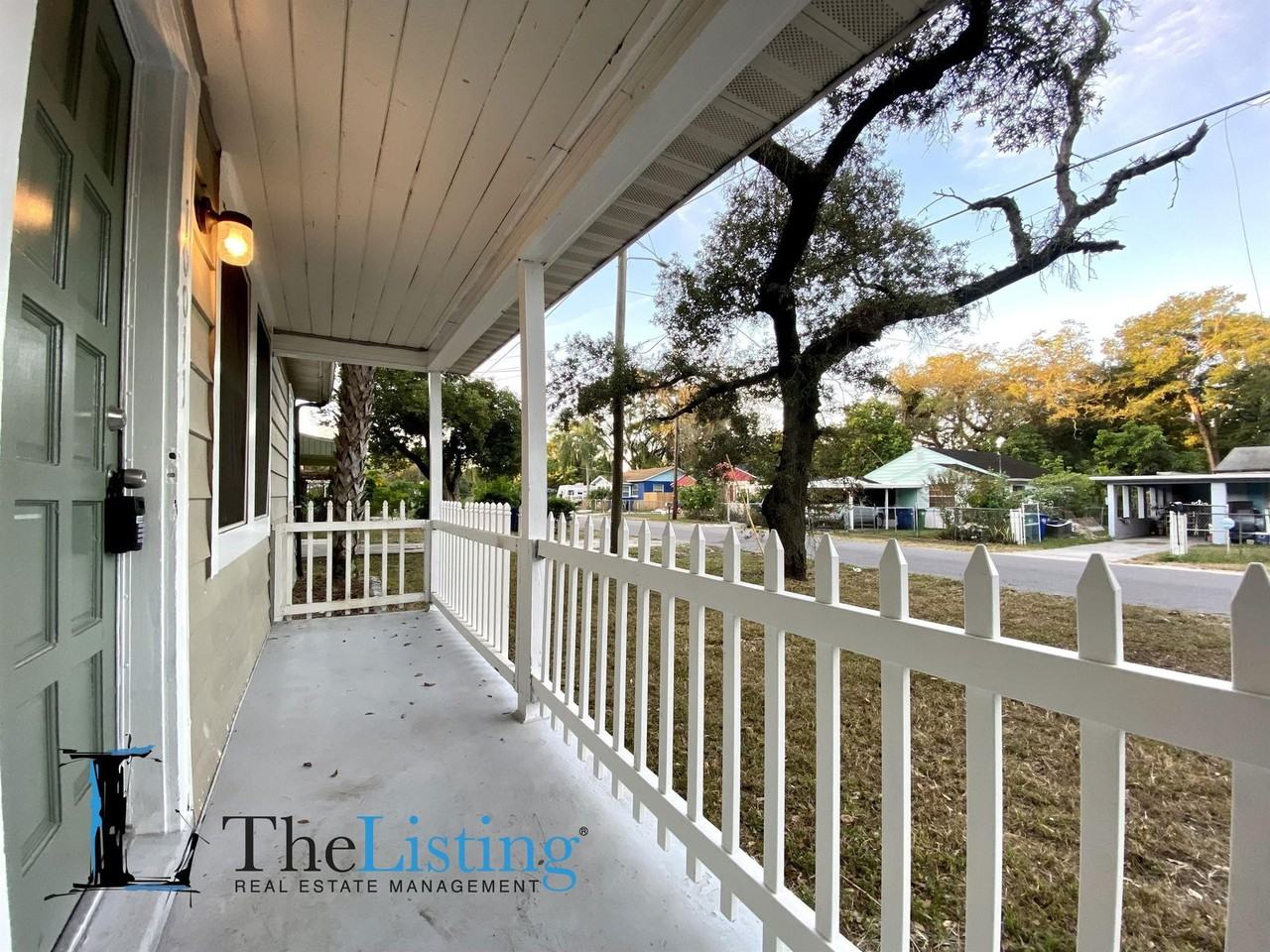 10011 N Jasmine Ave - Photo 4 of 12