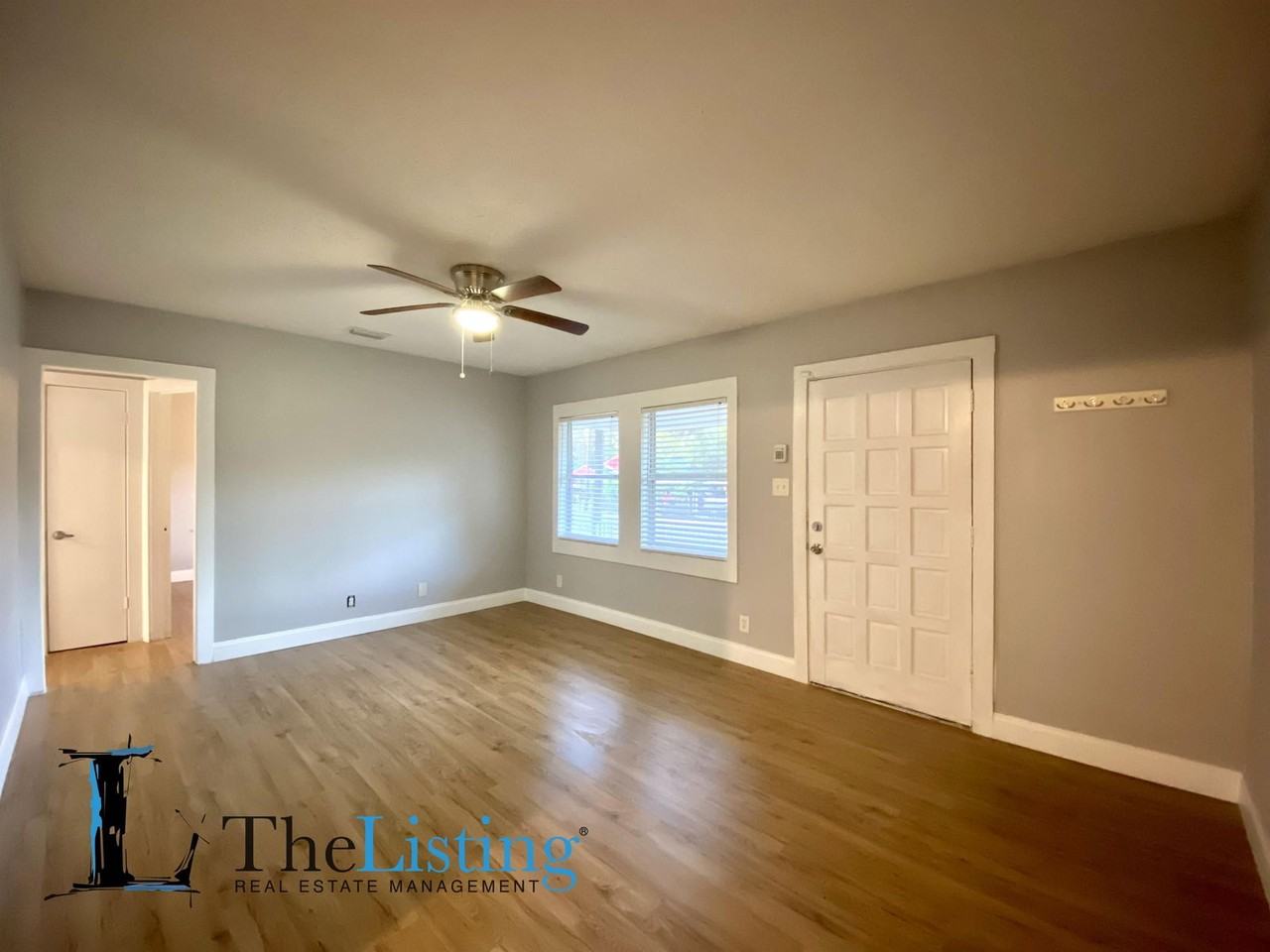 10011 N Jasmine Ave - Photo 6 of 12