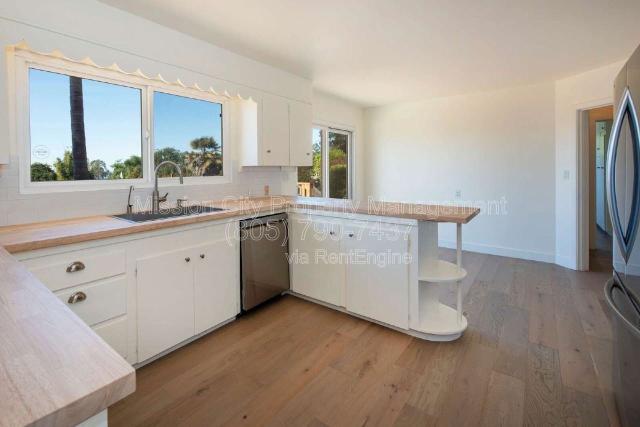 5533 Callejon Dr - Photo 4 of 19