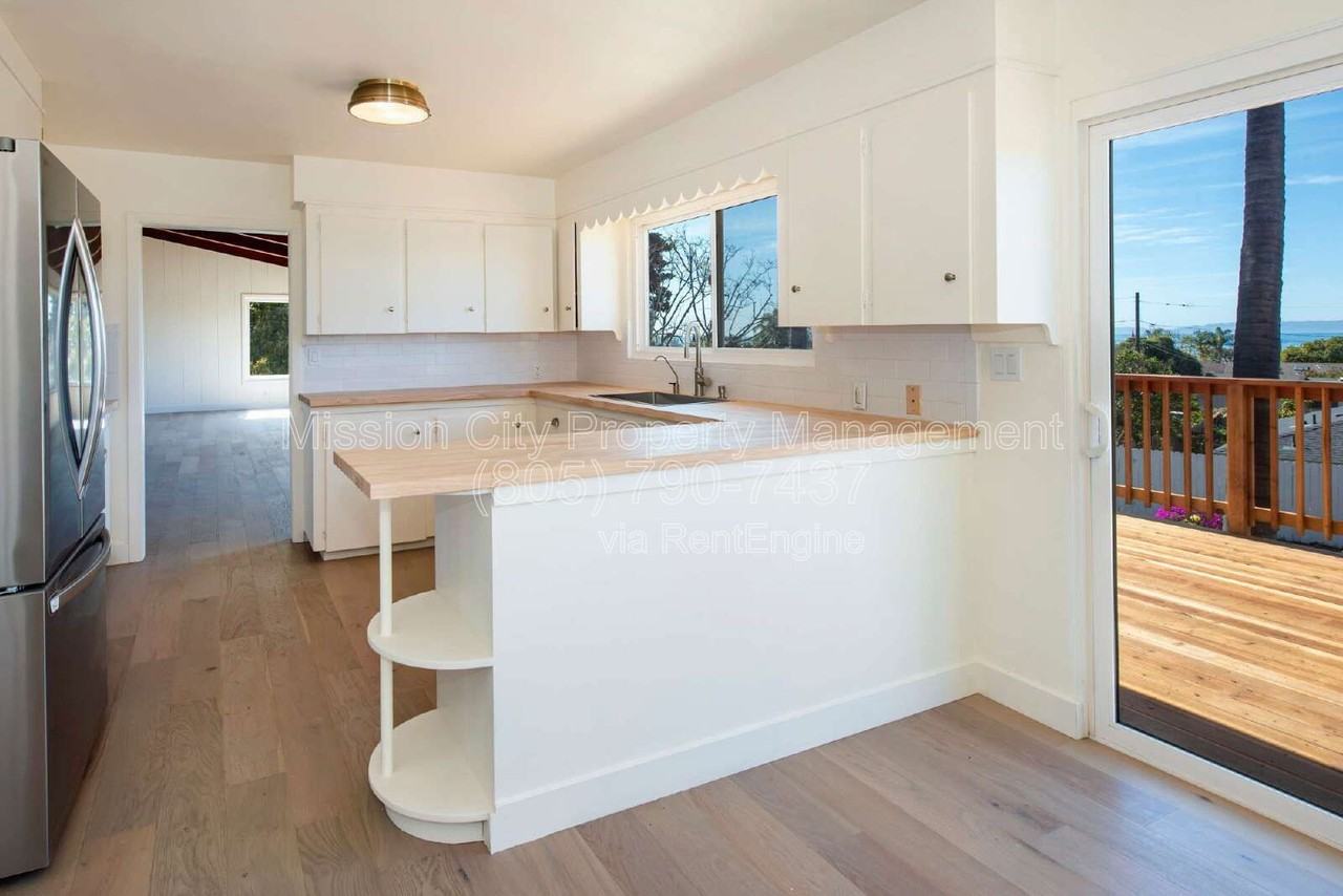 5533 Callejon Dr - Photo 5 of 19