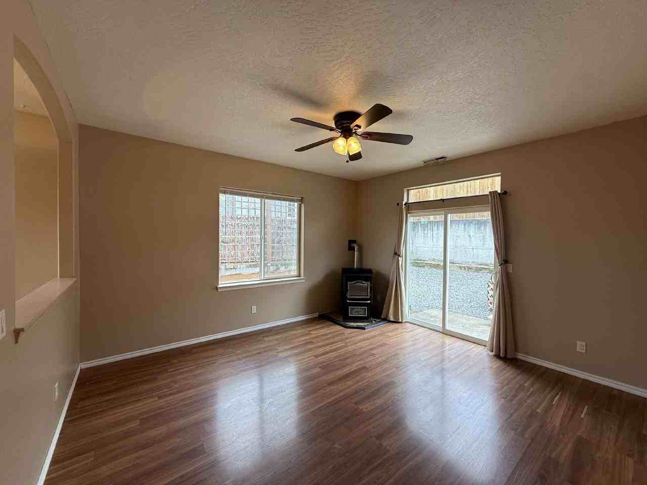 1631 S 59th St - Photo 3 of 17