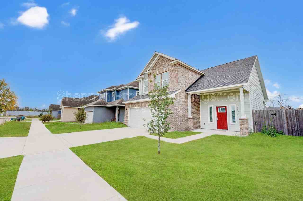 10204 Jessalyn Ln - Photo 2 of 24