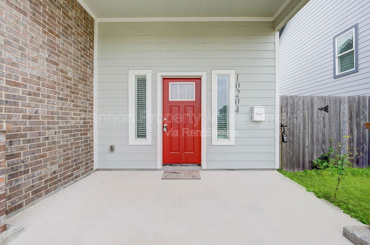 10204 Jessalyn Ln - Photo 3 of 24