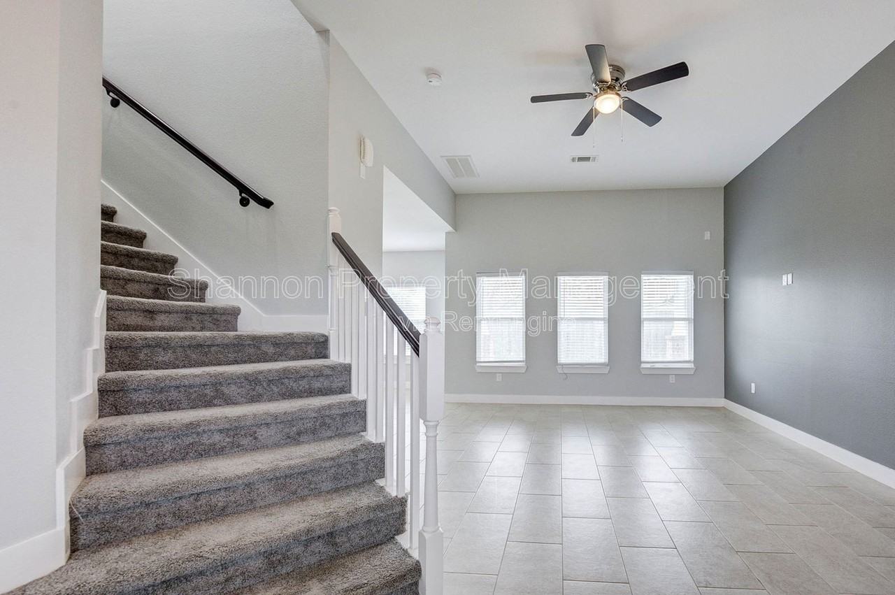 10204 Jessalyn Ln - Photo 5 of 24