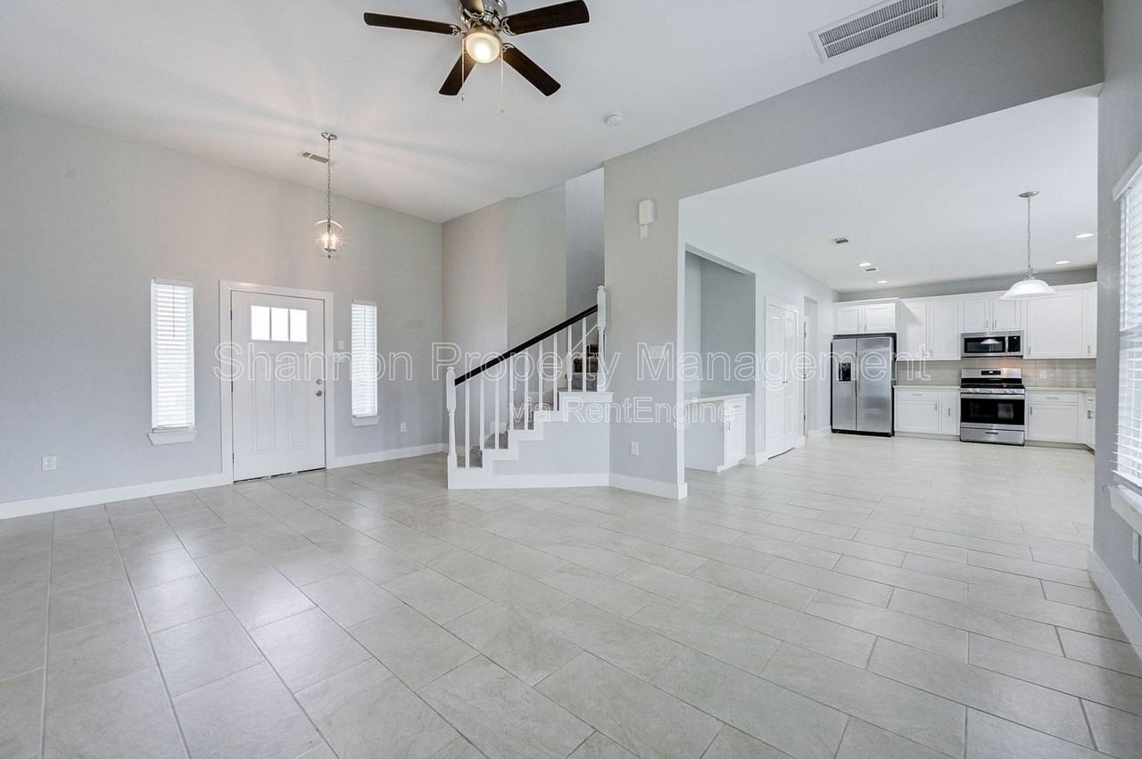 10204 Jessalyn Ln - Photo 7 of 24