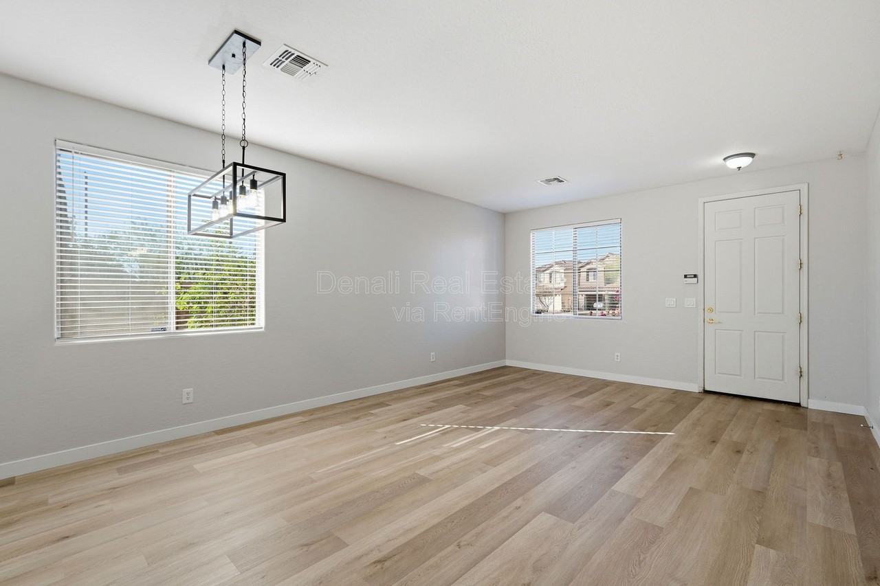 1711 W Twain Ct - Photo 3 of 44