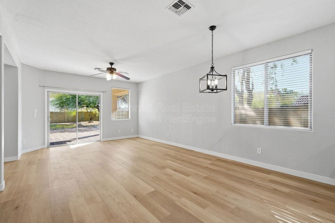 1711 W Twain Ct - Photo 5 of 44