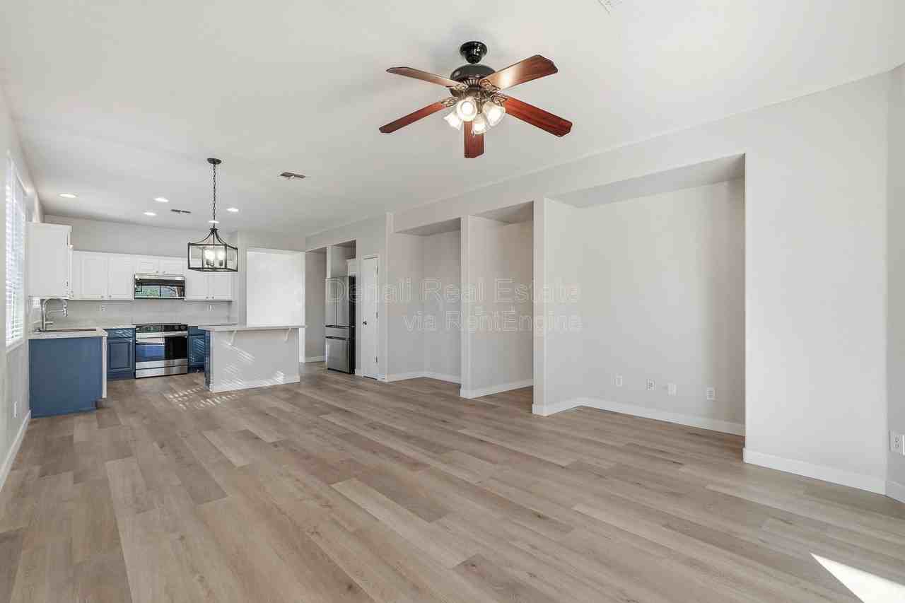 1711 W Twain Ct - Photo 6 of 44